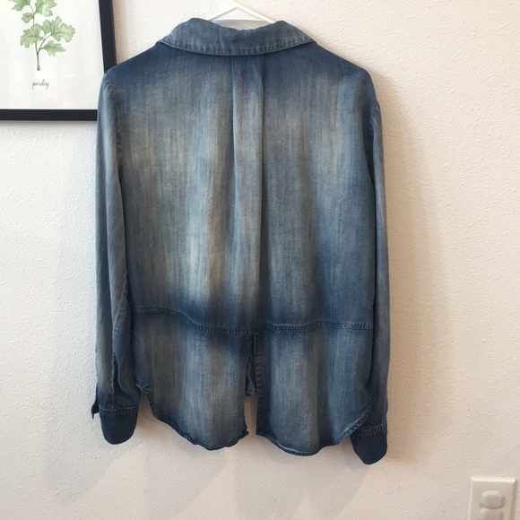 Cloth & Stone Split-Back Chambray Buttondown - Picture 5 of 8